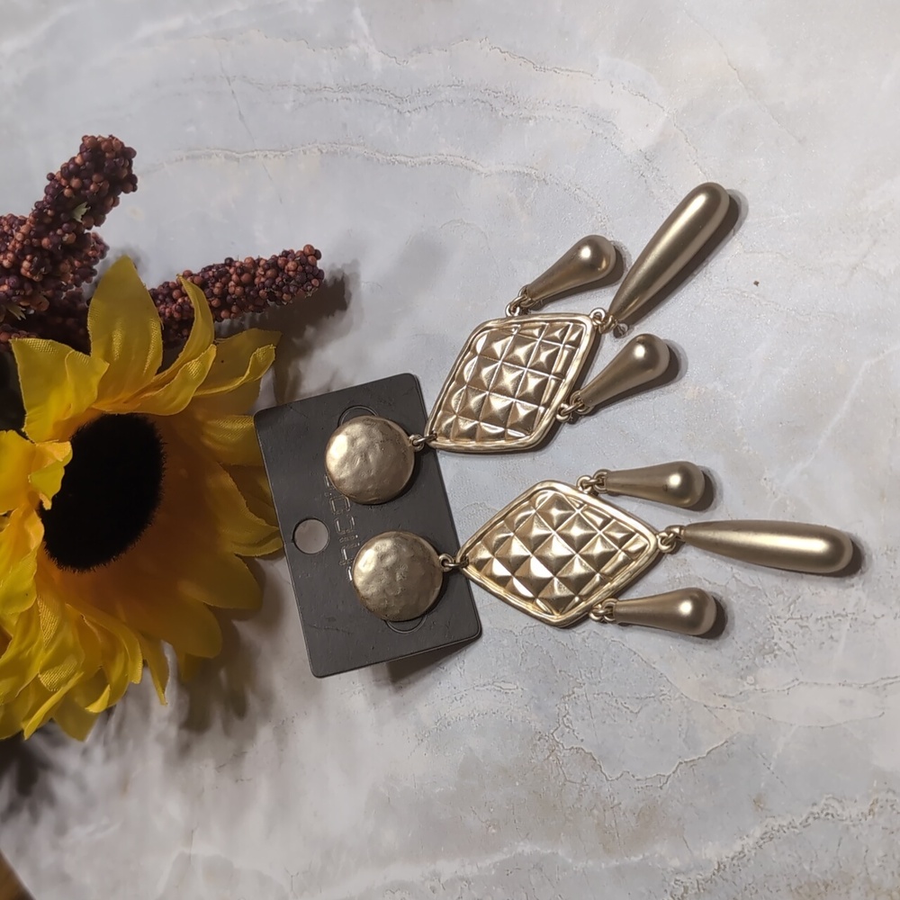 CHICO'S Gold Geometric Long Dangle Earrings NWT Retails $35